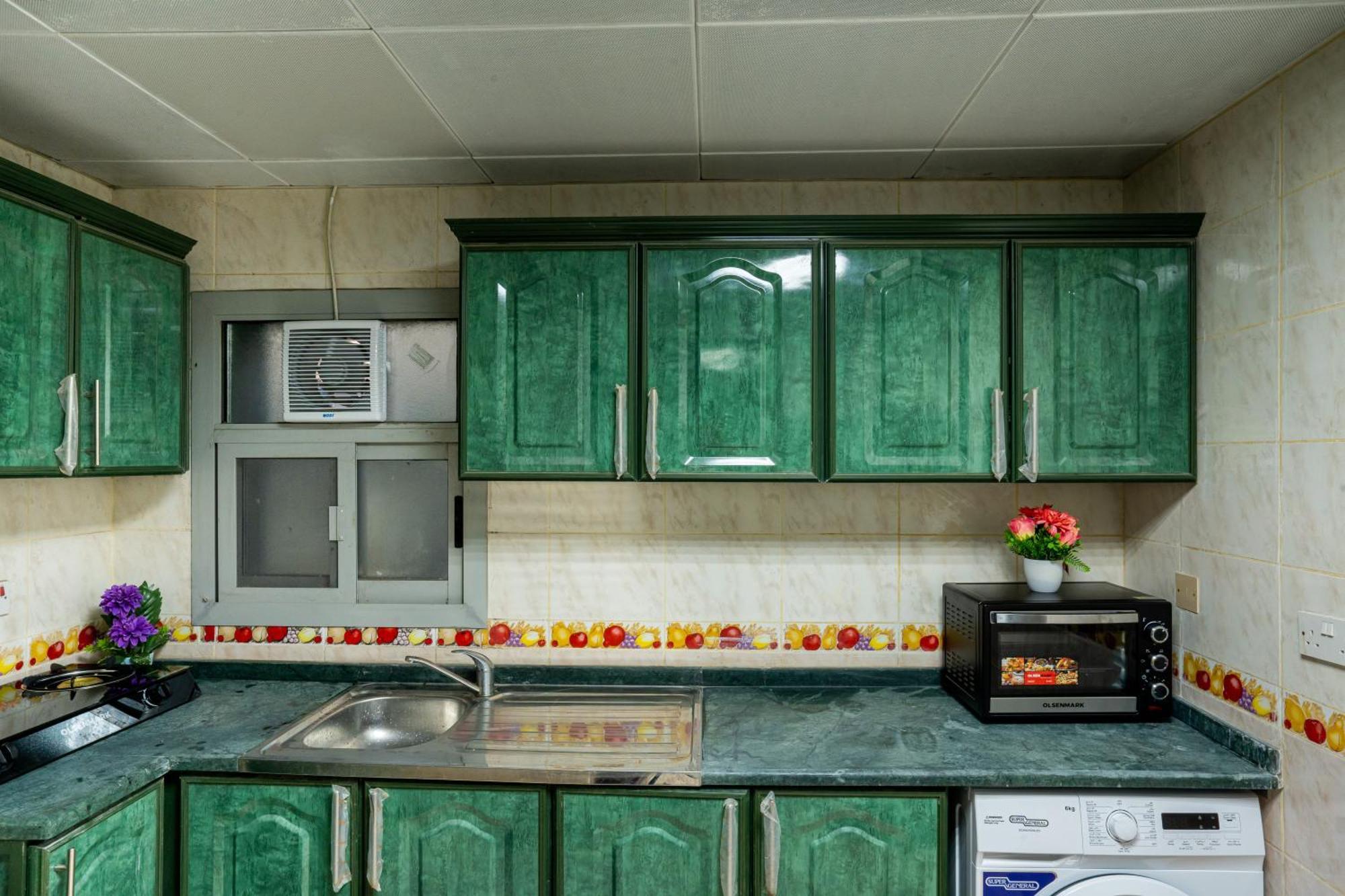 Nest For Solo Or Couple Hostel Abu Dhabi