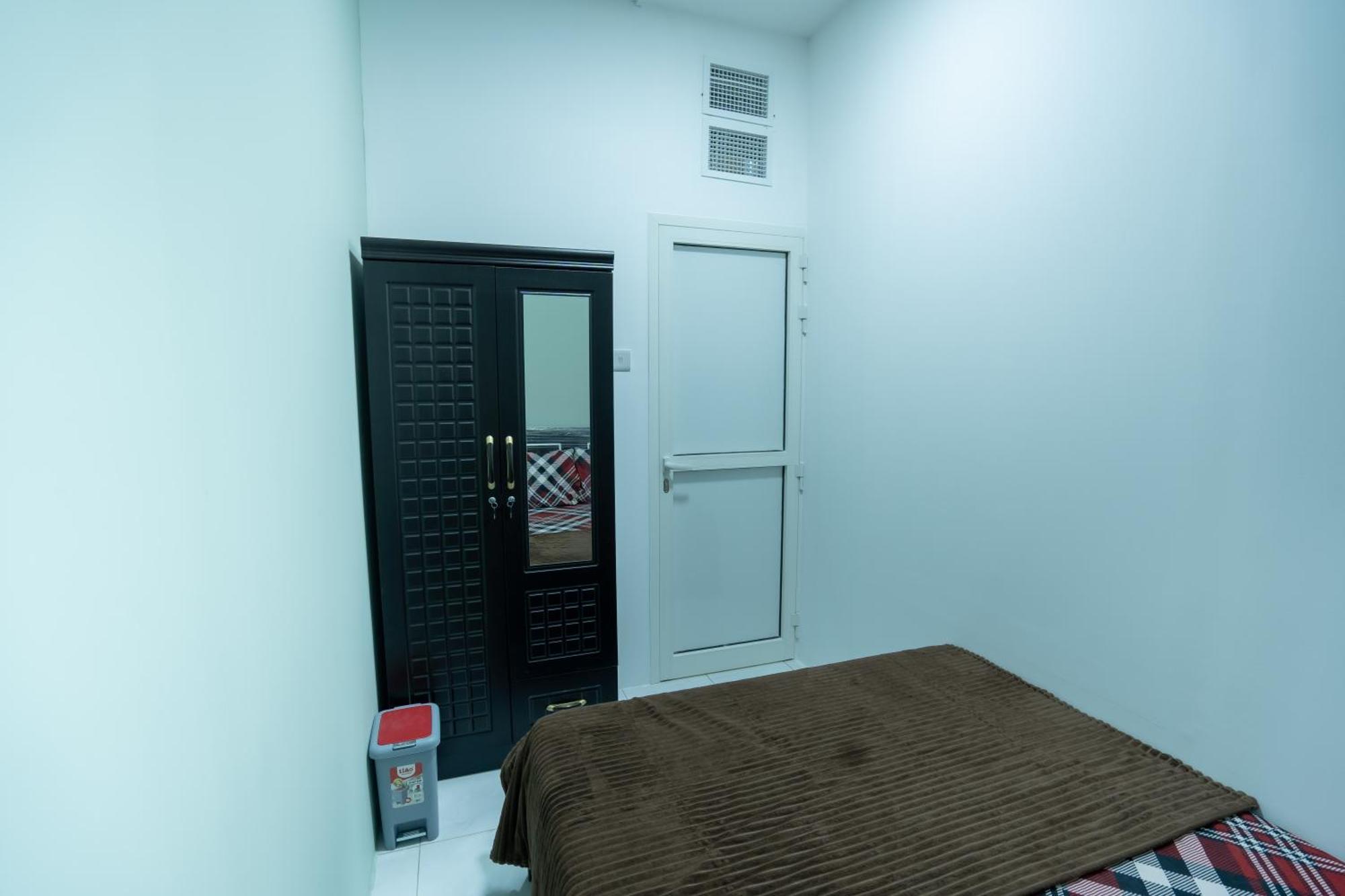 Nest For Solo Or Couple Hostel *